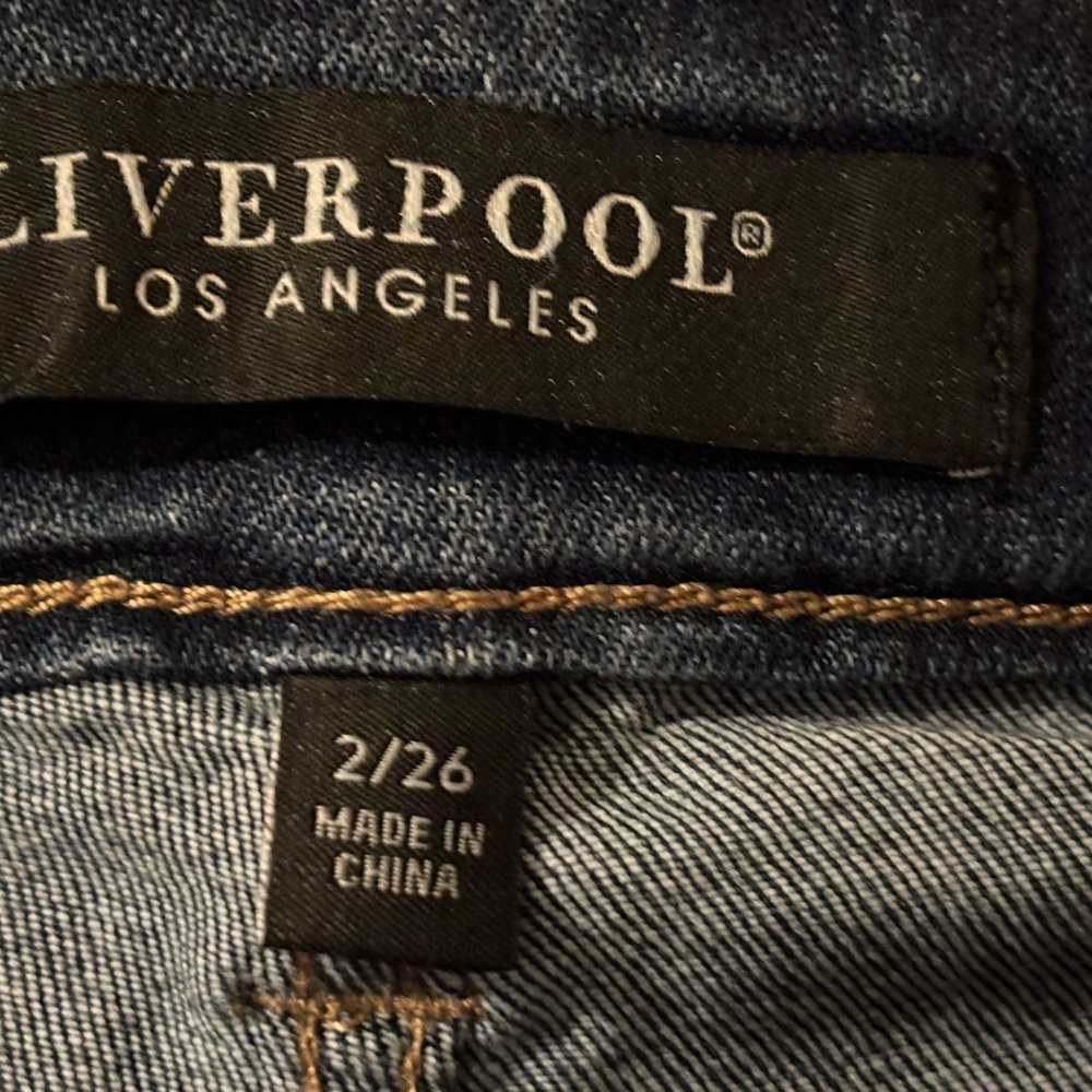 Liverpool Los Angeles "Gia Glider" Eco Crop Jeans. - Picture 3 of 9